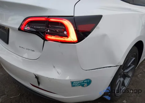 2021 Tesla Model 3 Long Range Dual Motor All-Wheel Drive z USA, uszkodzony, nr VIN 5YJ3E1EB4MF069893